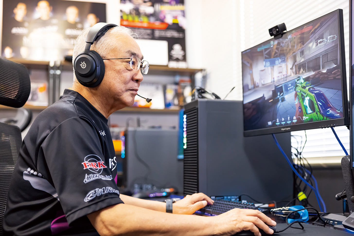 「ゲーミングヘッドセット姿で、巧みな操作を見せてくださいました。